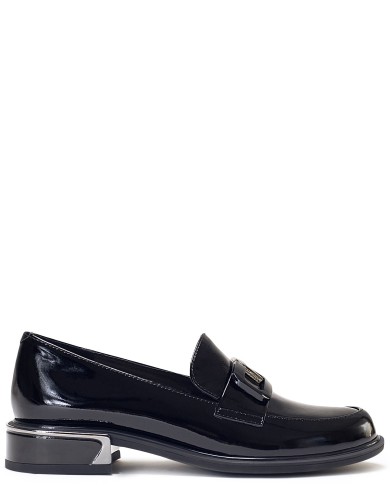 Чорні  лакові  демісезонні  лофери