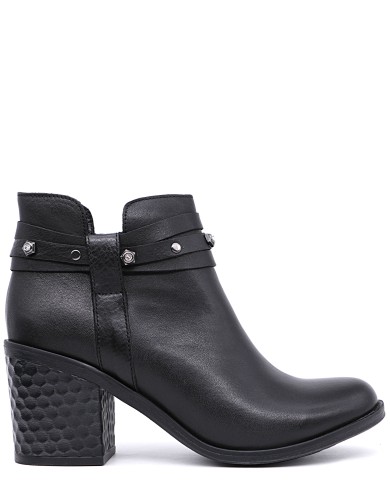 Чорні шкіряні демісезонні черевики