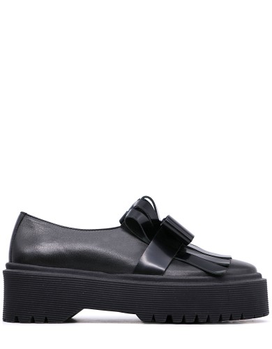 Чорні шкіряні демісезонні туфлі