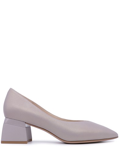 Пудровые кожаные демисезонные  туфли на каблуке 