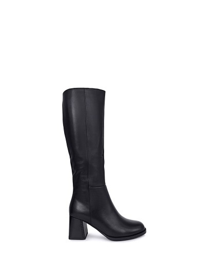 Черные кожаные зимние сапоги