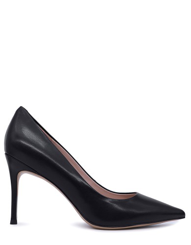 Черные кожаные демисезонные  туфли на каблуке 