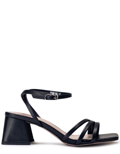 Чорні  шкіряні літні  босоніжки 