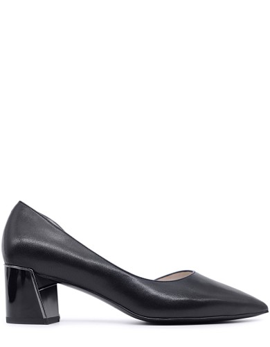 Черные кожаные демисезонные  туфли на каблуке 