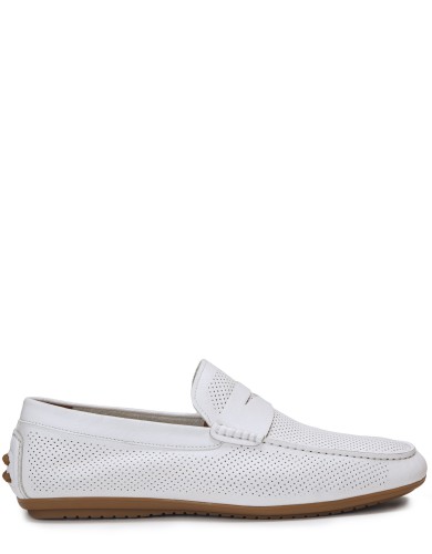 Білі шкіряні літні мокасини