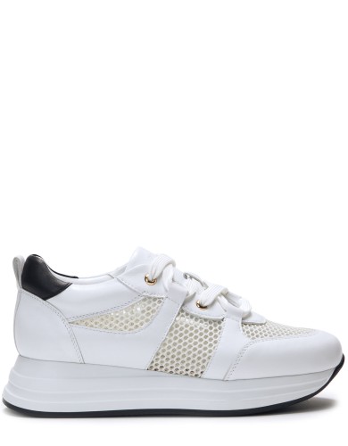 Білі шкіряні  літні  кросівки 