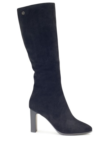 Черные замшевые демисезонные сапоги