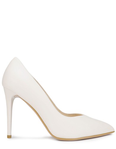 Бежевые кожаные демисезонные  туфли на каблуке 