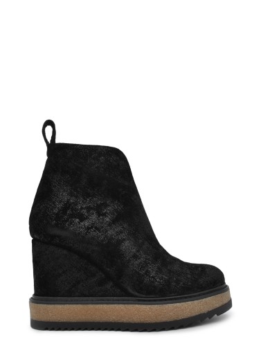 Черные замшевые демисезонные ботинки 