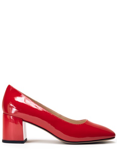 Красные лаковые демисезонные  туфли на каблуке 