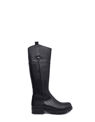 Черные кожаные демисезонные сапоги