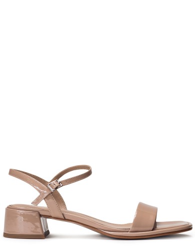 Бежевые лаковые летние босоножки