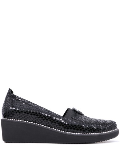 Черные лаковые демисезонные туфли