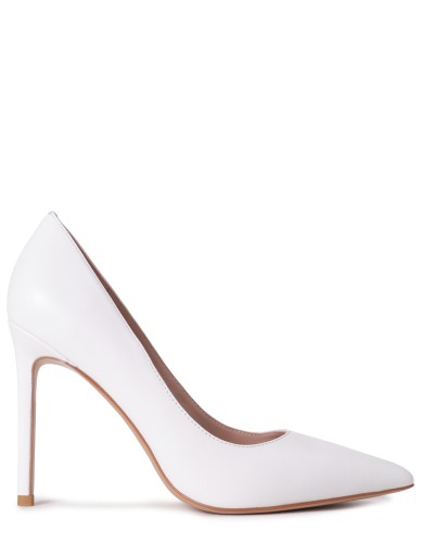 Белые кожаные демисезонные  туфли на каблуке 