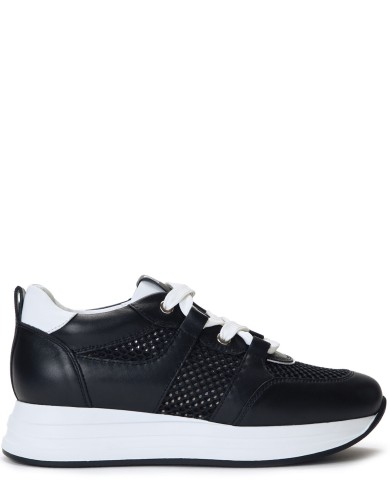 Чорні  шкіряні  літні  кросівки 