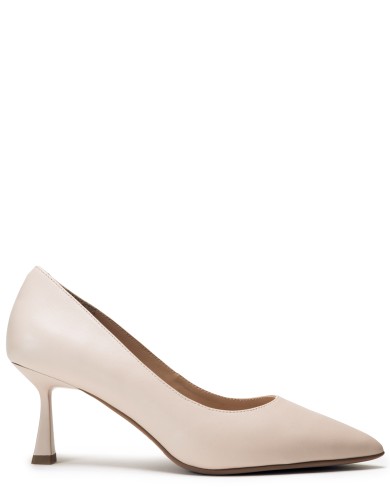 Бежевые кожаные демисезонные  туфли на каблуке 