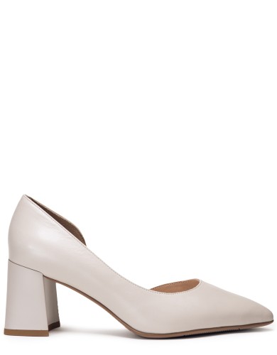 Бежеві шкіряні демісезонні туфлі на підборі