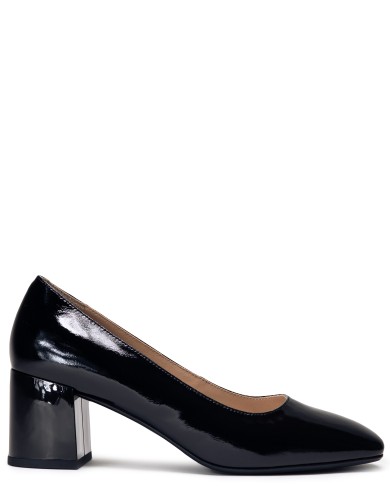 Чорні лакові демісезонні туфлі на підборі