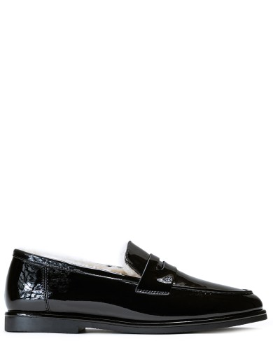 Чорні лакові хутром лофери жіночі з