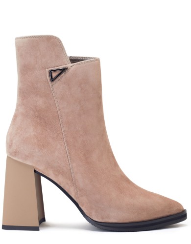 Бежевые замшевые демисезонные ботинки 