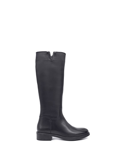 Черные кожаные демисезонные сапоги