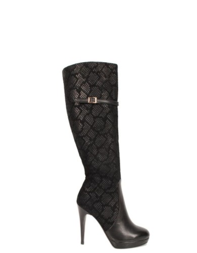 Черные кожаные демисезонные сапоги